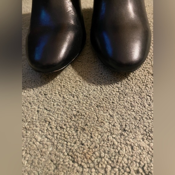 Beautiful ANN TAYLOR LEATHER BLACK BOOTIES BRAND NEW - Picture 2 of 7